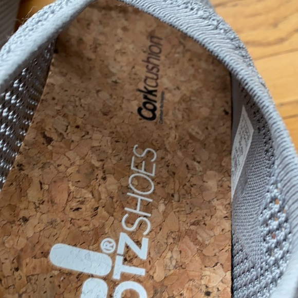 NEW! OTZ Shoes Gray Mesh Cork Insole Slip-ons Size 10.5 Men's - Picture 7 of 10